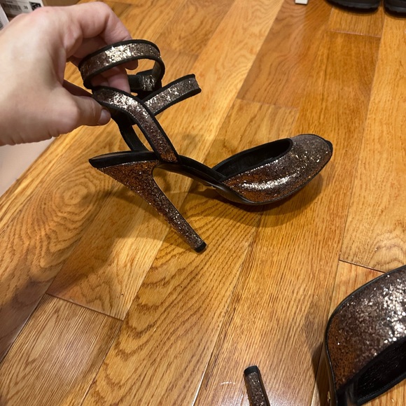 Beautiful copper, glitter sparkle, Gucci heels with double ankle strap in velvet - Picture 4 of 12